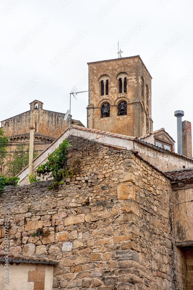 torre campanrio iglesia en Riaza, Segovia