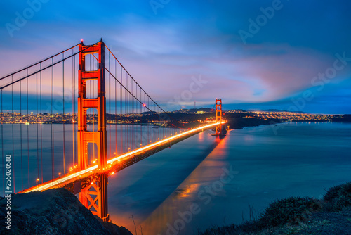 Платно Golden Gate Bridge at night
