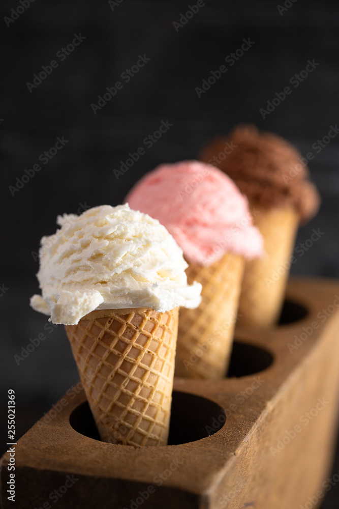 Φωτογραφία A Line of Three Classic Flavors of Ice Cream in a Wooden Sugar Mold