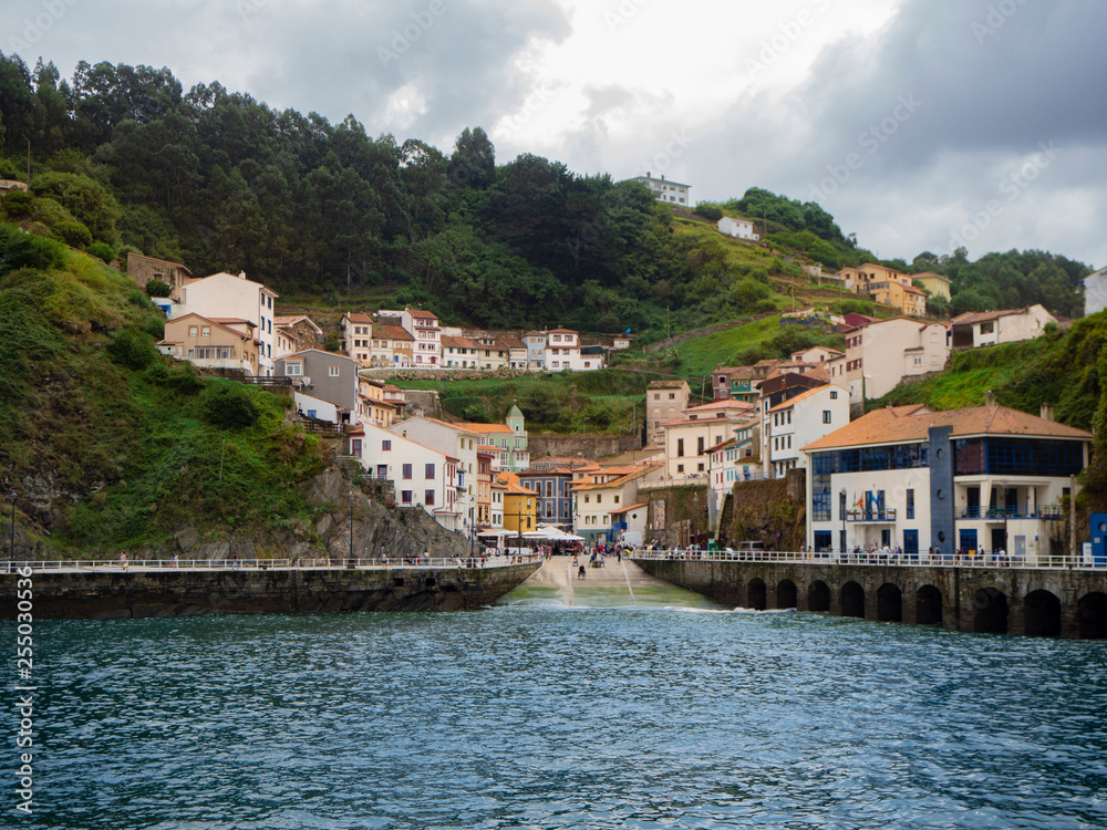 Vistas del pueblo de Cudillero en Asturias, verano de 2018