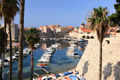 クロアチア 中世海洋都市ドブロヴニク 旧市街の港