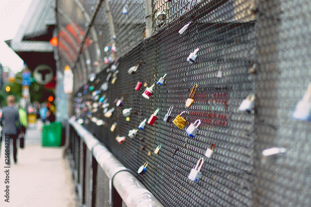 Obraz premium Locks on a city overpass