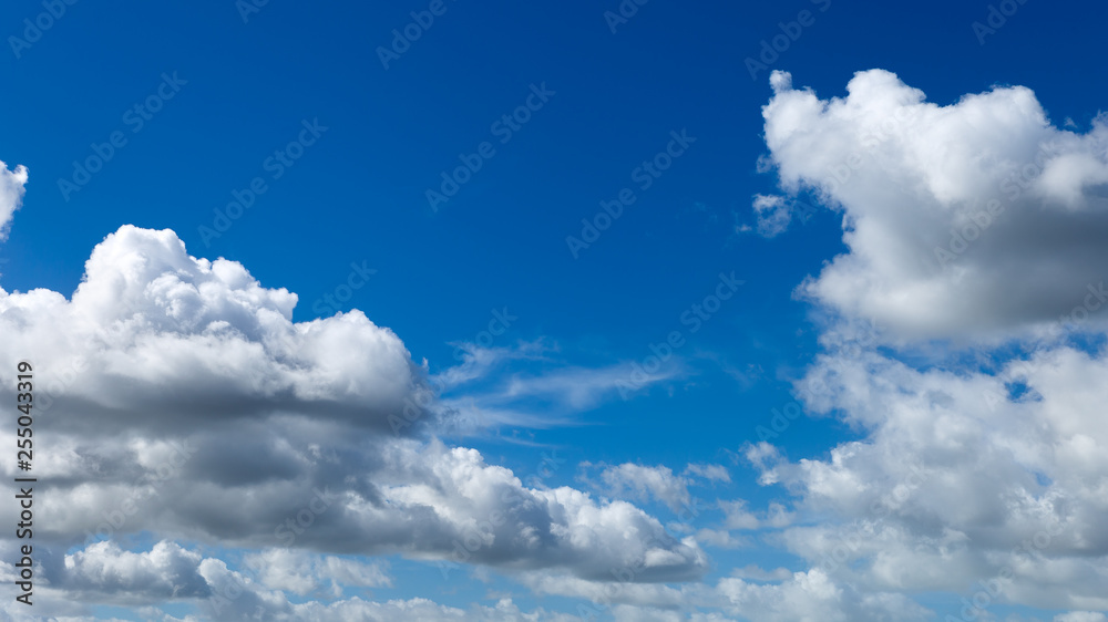 Obraz premium blue sky with white clouds