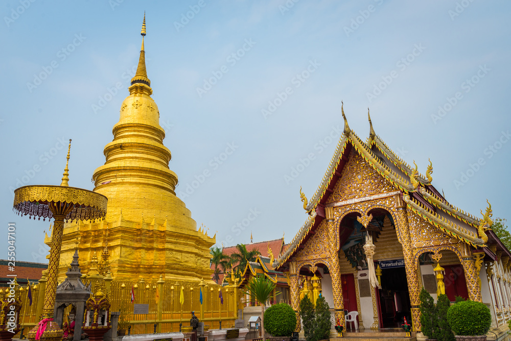 Naklejka premium Hariphunchai stupa at Lamphun, Thailand (Public place)