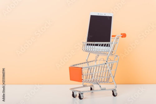 Mock up shoppong online cart and smartphone on desk table office