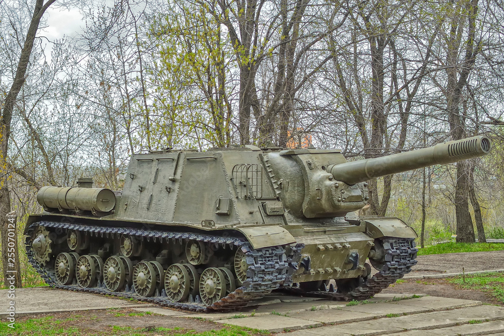 152 mm self-propelled artillery unit ISU-152 1943 release, which was in service with the troops of the Soviet army 152 mm self-propelled artillery unit ISU-152 1943 release, which was in service with the troops of the Soviet army