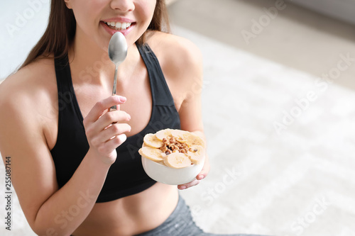 Sporty woman eating tasty y...