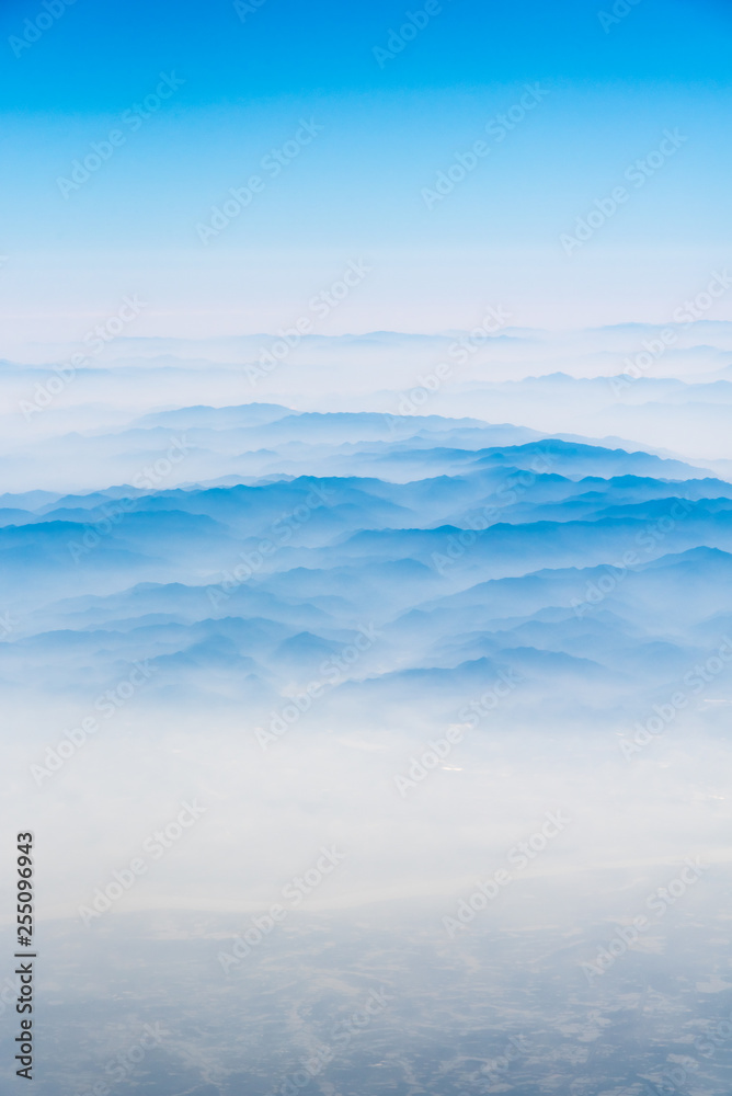 The mountains and the sea of clouds height the sky