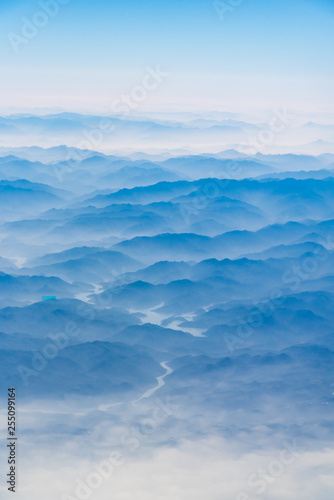 The mountains and the sea of clouds height the sky