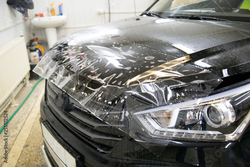 installation of protective film on the car body, car paint protection film installing