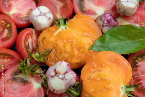 tomatos with garlic and fresh vegetables