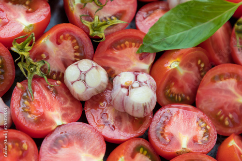 tomatos with garlic and fresh vegetables