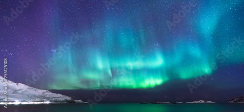 Panorama bunte Nordlichter im Norden  Norwegen 