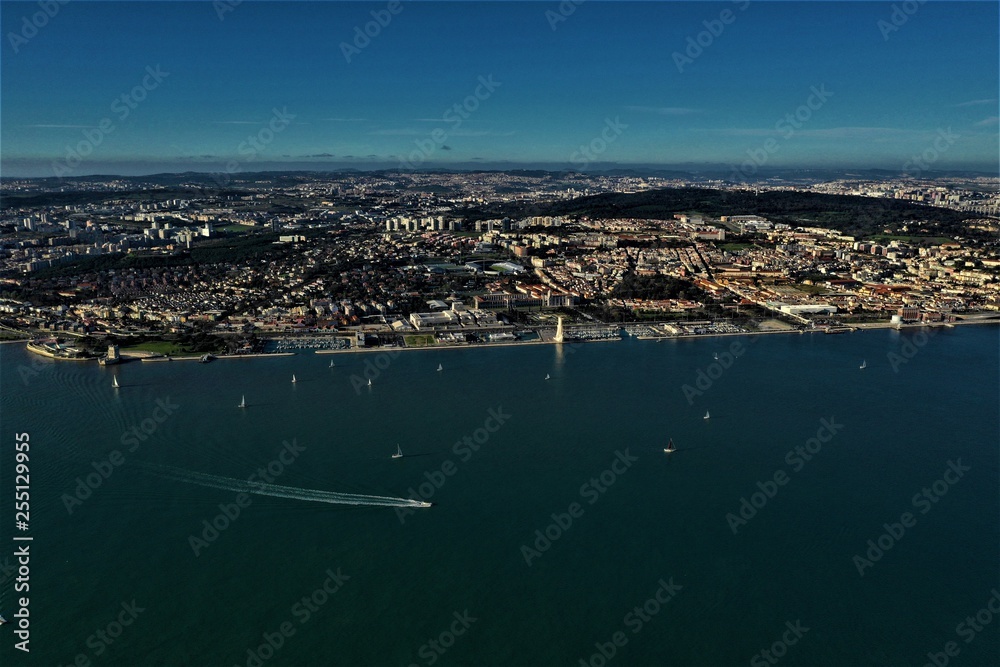 Fototapeta premium Lissabon in Portugal aus der Luft