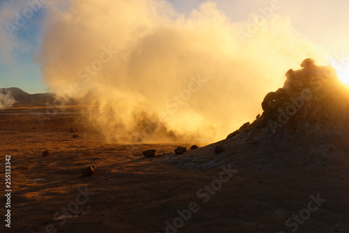 Sonne scheint durch den Schwefeldampf eines Fumarols, Geothermalgebiet Hverir, Island photo