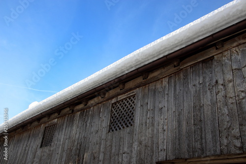 altes Bauernhaus -Winter