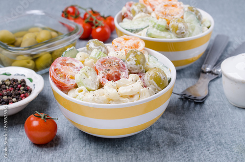 Salad with pasta and raw vegetables