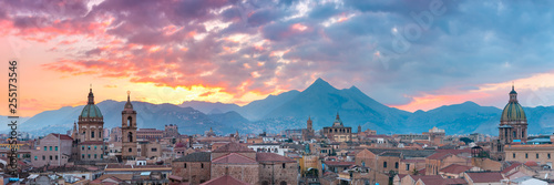 Palermo o zachodzie słońca, Sycylia, Włochy