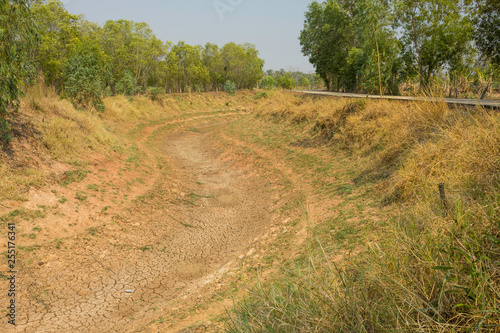 Dry canal