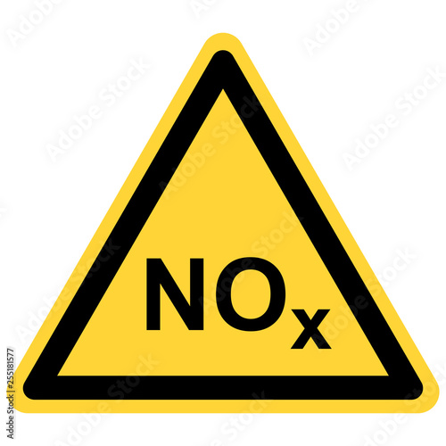 NOx  und Warnschild