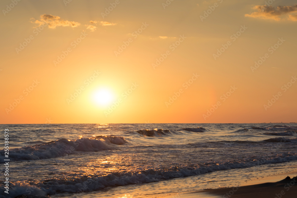 Seascape, waves and horizon