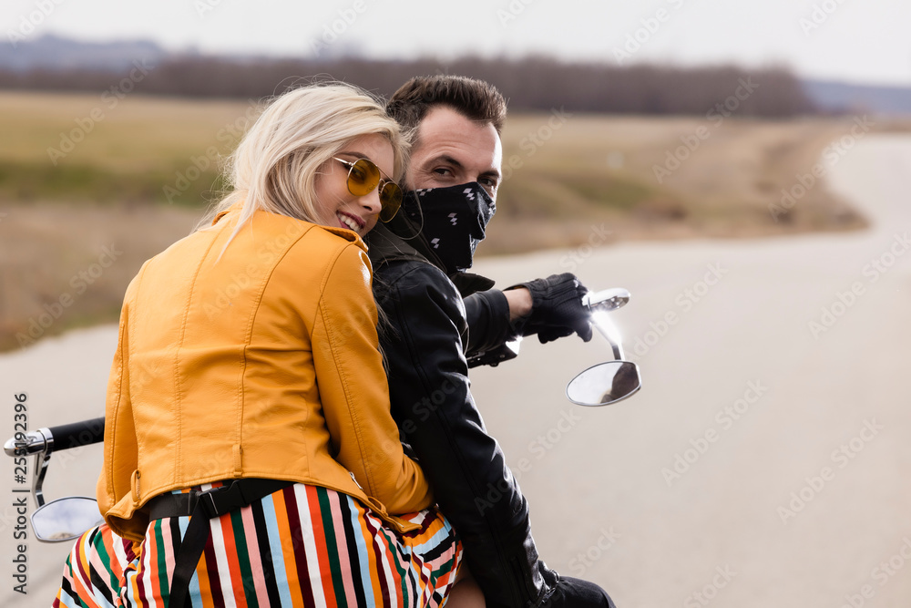 Obraz premium Beautiful young couple traveling Motorbike