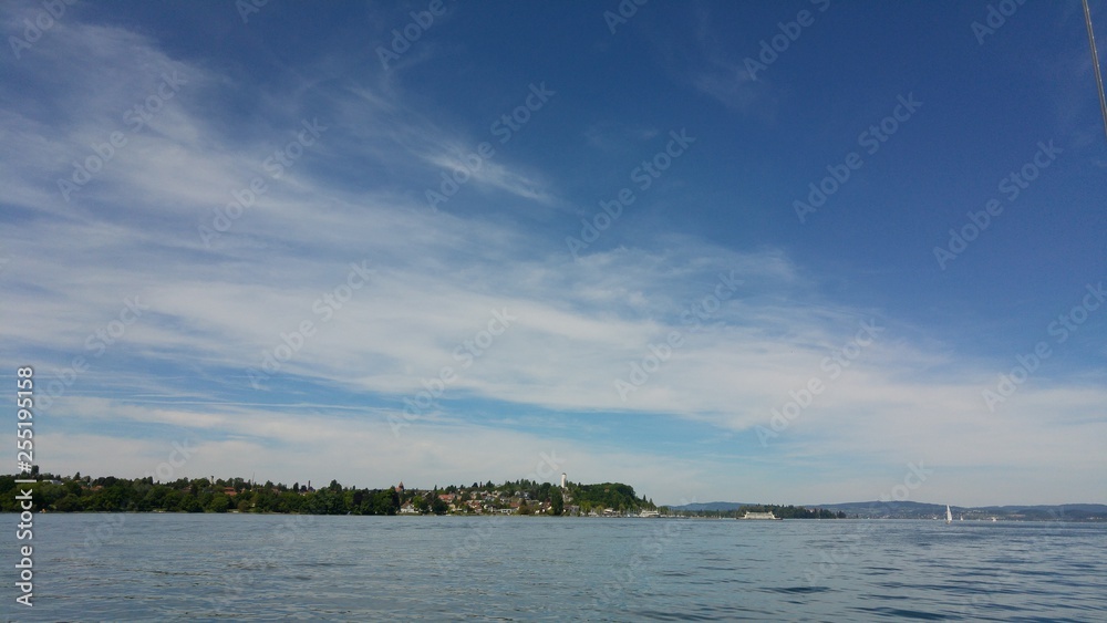 Insel Mainau im Bodensee vom Wasser aus gesehen Insel Mainau im Bodensee vom Wasser aus gesehen