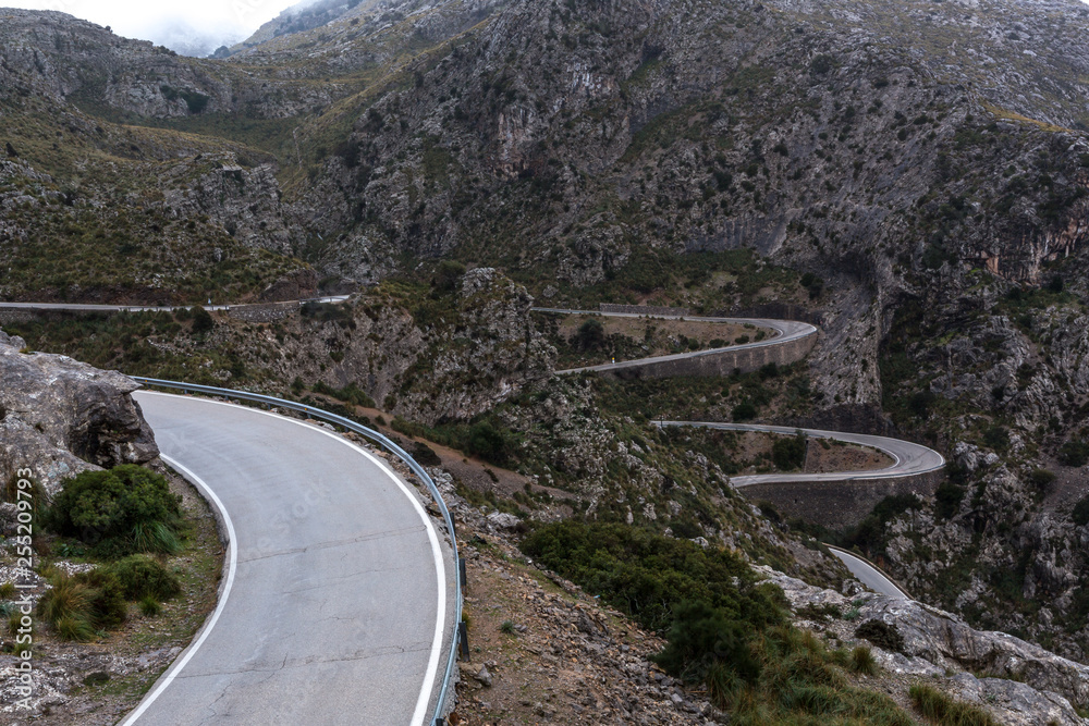 Serra de Tramuntana, die Serpentinenstraße nach Torrent de Pareis Serra de Tramuntana, die Serpentinenstraße nach Torrent de Pareis