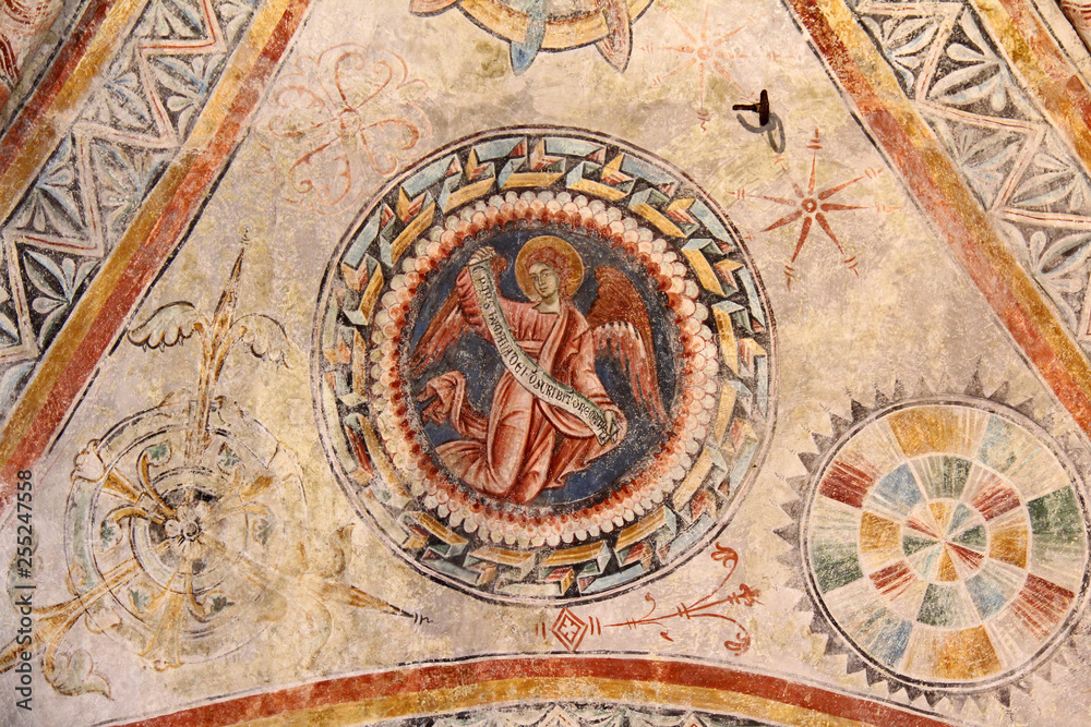 Angelo, simbolo dell'Evangelista Matteo; affresco sulla volta del Duomo Vecchio a Brescia