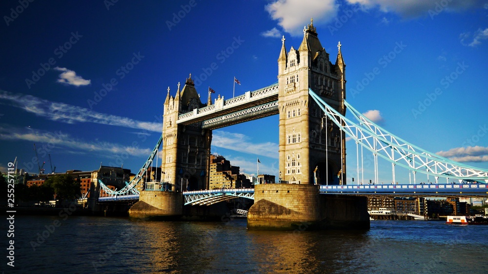 Obraz premium Tower Bridge in London