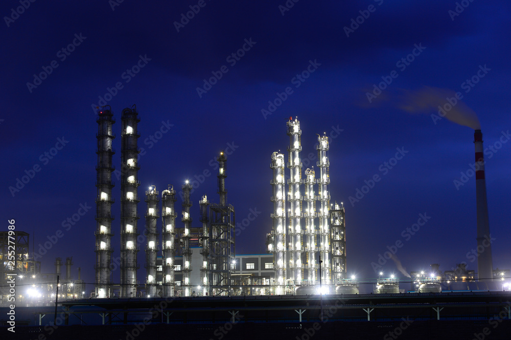 Fototapeta premium Modern factory at night