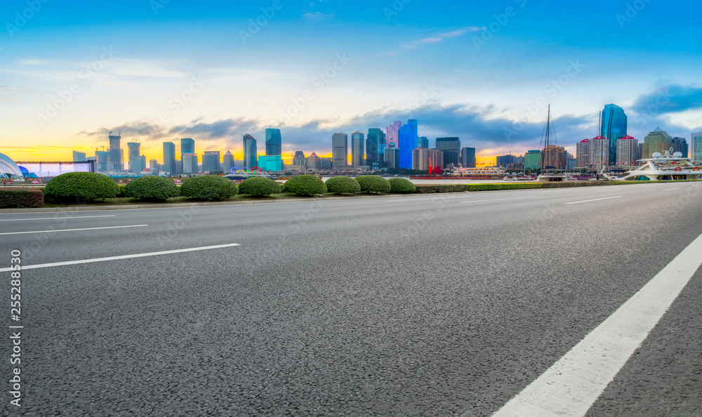 Naklejka premium Urban Road, Highway and Construction Skyline..