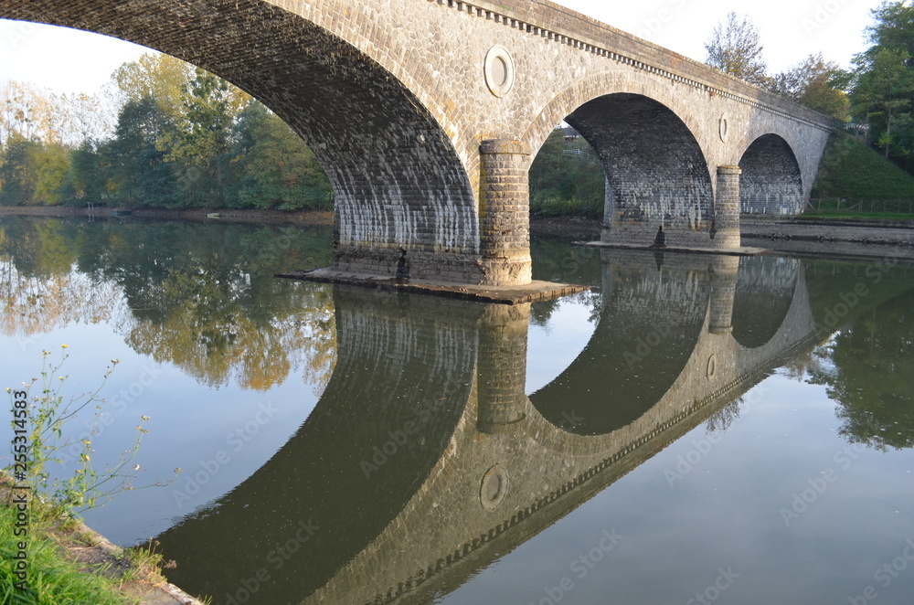 Fototapeta premium le reflet du pont