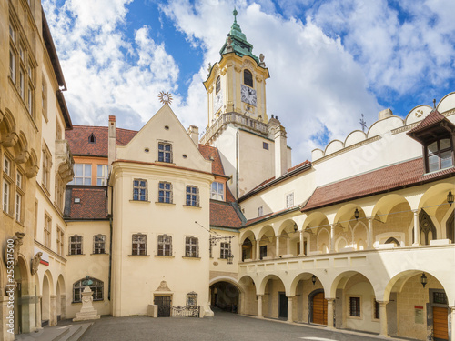 Obraz na płótnie Courtyard of the Old Town Hall of Bratislava, Slovakia w salonie