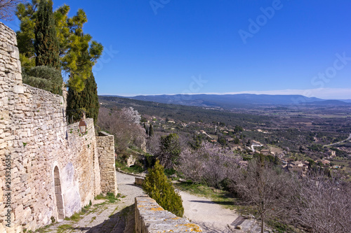 View of a part of the small French village Gordes in Provence © CeHa