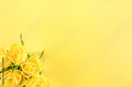 Fototapeta Naklejka Na Ścianę i Meble -  Fresh yellow roses bouquet
