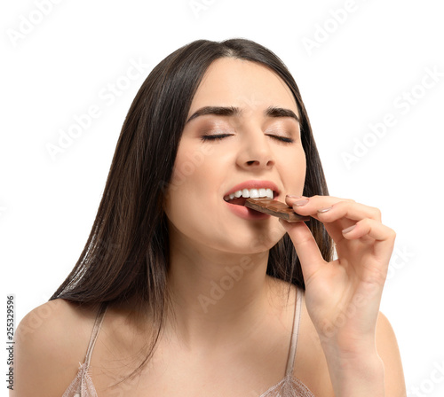 Beautiful young woman eatin...