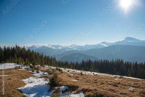 Fototapeta Naklejka Na Ścianę i Meble -  Beautiful winter panoramic view of snow capped mountains