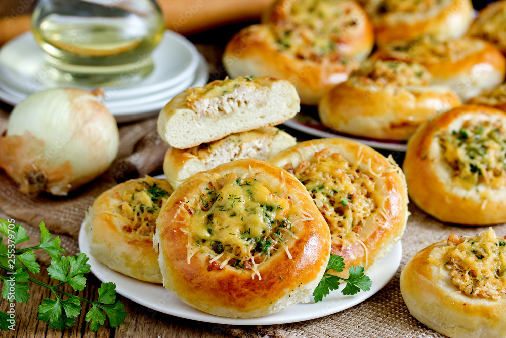 Homemade dinner buns stuffed with minced meat and cheese. Round meat patties from yeast dough for snack. Cheese meat pizza pies Homemade dinner buns stuffed with minced meat and cheese. Round meat patties from yeast dough for snack. Cheese meat pizza pies