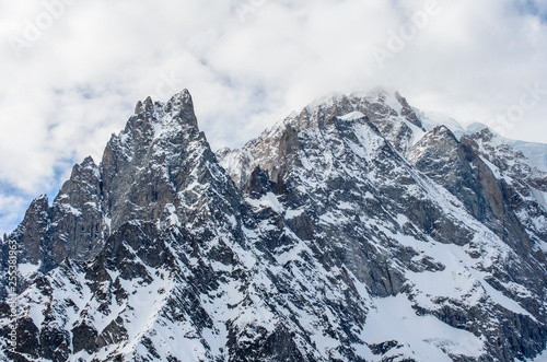 Fototapeta Naklejka Na Ścianę i Meble -  mountains peaks in winter
