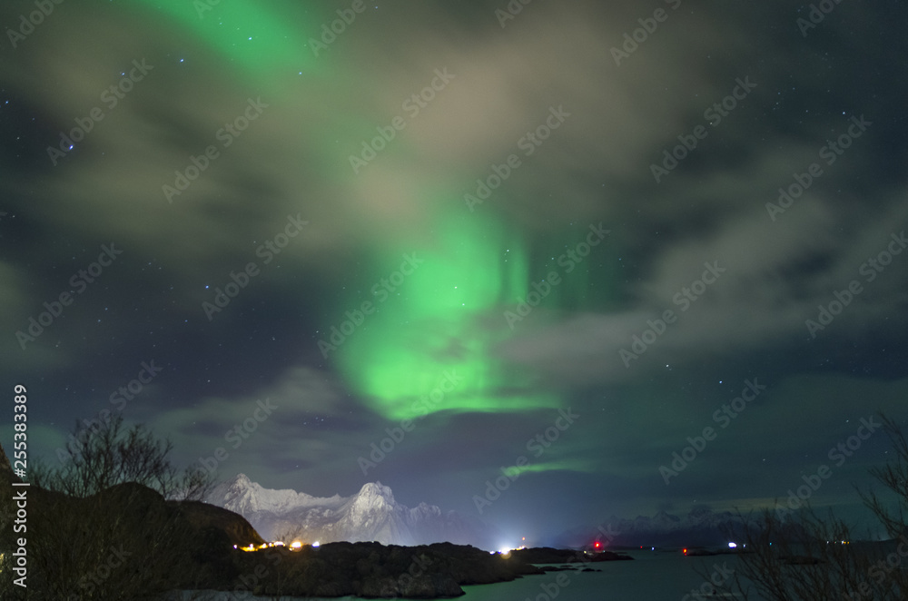 Aurores boréales aux îles Lofoten en Norvège Aurores boréales aux îles Lofoten en Norvège