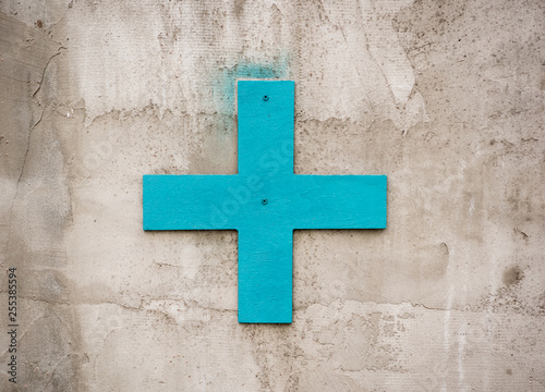 Obraz na płótnie Blue plus sign for decoration on the concrete wall outdoors w salonie