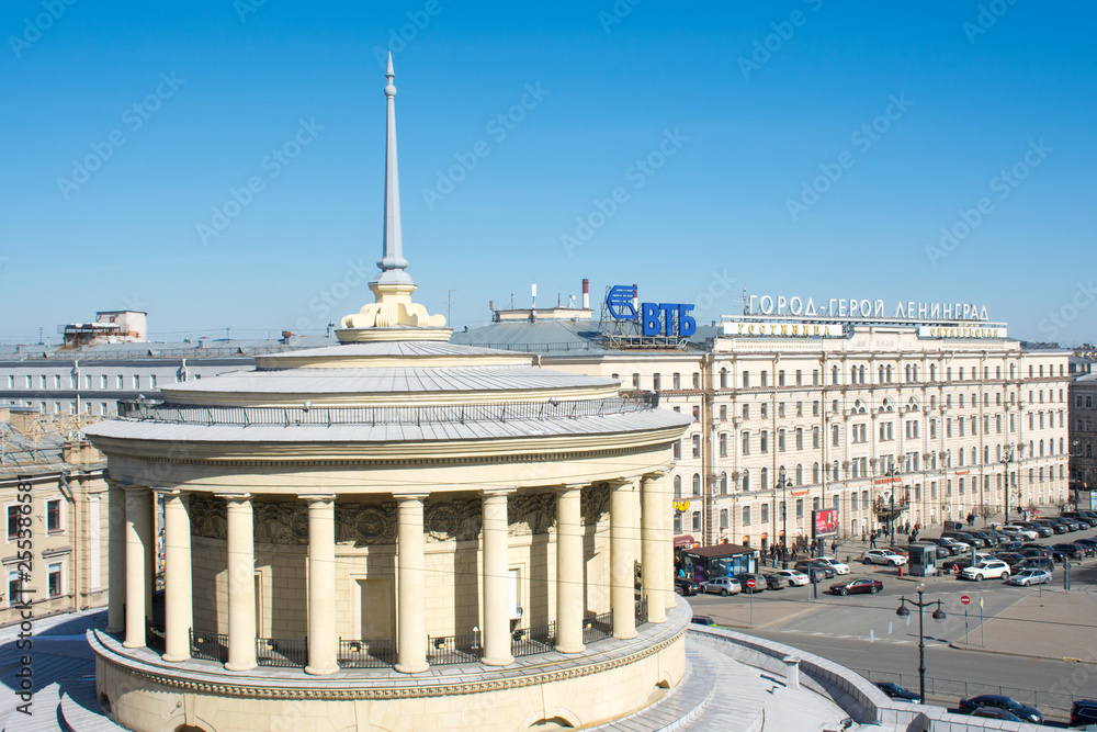 Saint-Petersburg. Ploschad Vosstaniya. View of the square from the balcony of the Moscow restaurant.