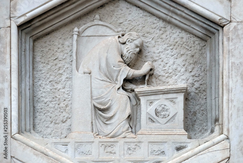Allegory of architecture from the workshop of Pisano, Relief on Giotto Campanile of Cattedrale di Santa Maria del Fiore (Cathedral of Saint Mary of the Flower), Florence, Italy