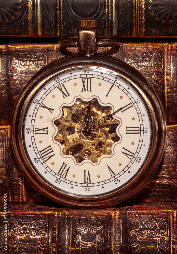 Fototapeta premium Close up on vintage clock