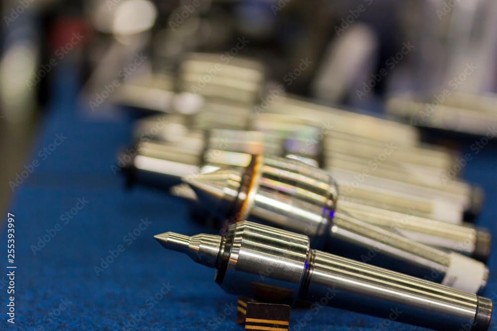 Naklejka premium live or revolving center tailstock of lathe machine for accuracy position product