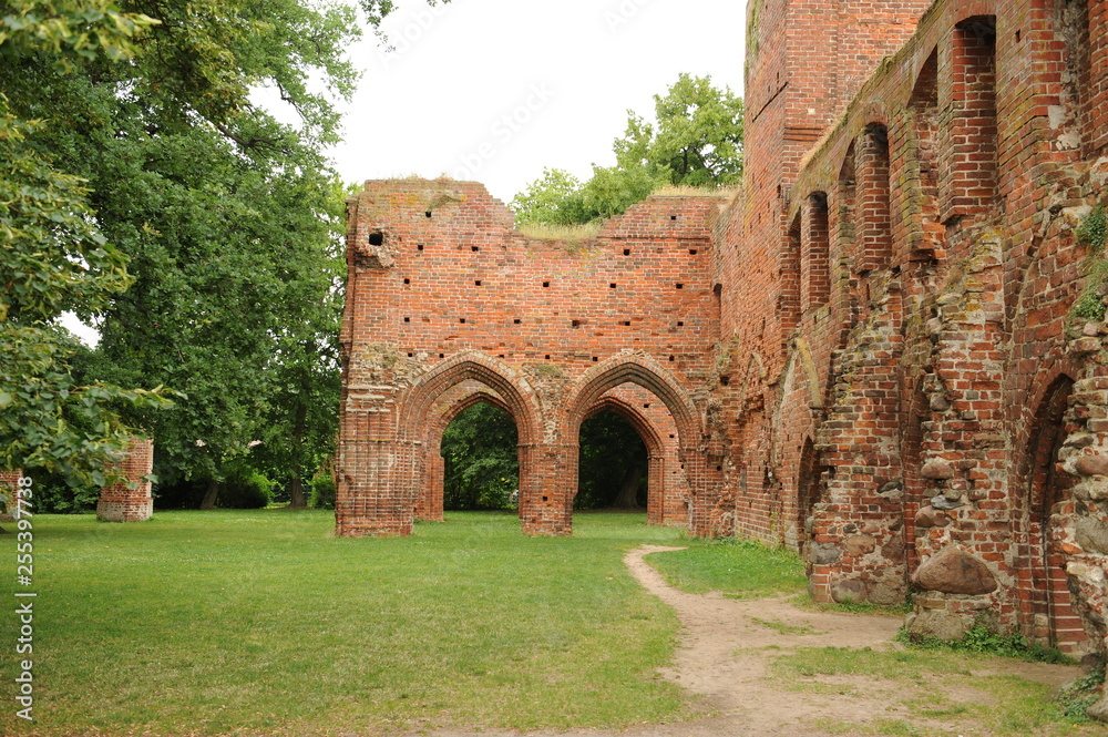 Fototapeta premium Klosterruine Eldena bei Greifswald