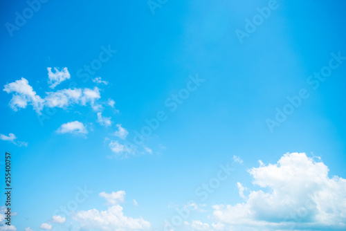  Blue sky and white clouds