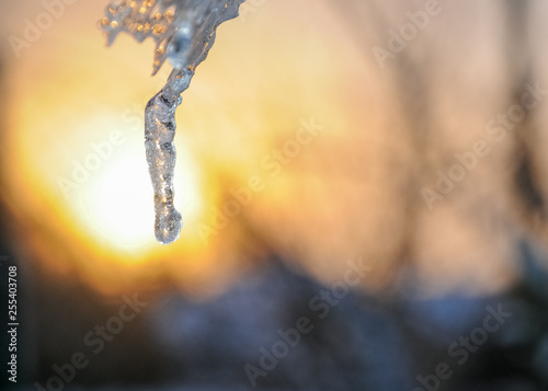 Φωτογραφία Das Eis taut! Wetterbild oder als Synonym für Stimmungswechsel