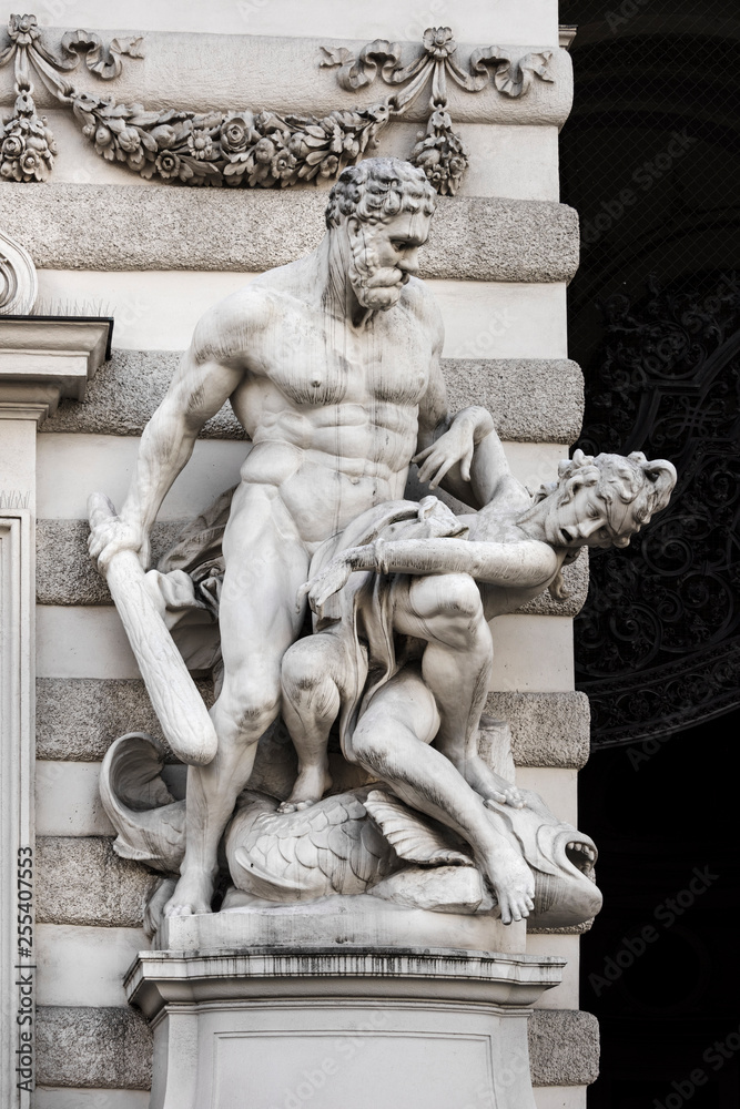 Obraz premium Austria, Vienna, Michaelerplatz: Big statue sculptures at the Michaelertrakt exterior wall facade of the famous Hofburg Palace in the city center of the Austrian capital - concept architecture art